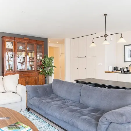 Spacious Modern Appartments In The Heart Of *