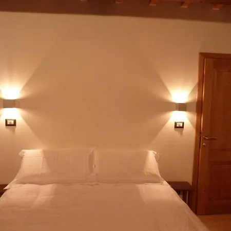 L'auberge De L'eclipse בית אירוח *