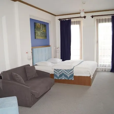 Fly Lounge Bed and breakfast 3*