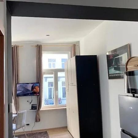 Διαμέρισμα Magnifique Au 2eme Etage, A Proximite De La Gare Du Midi!