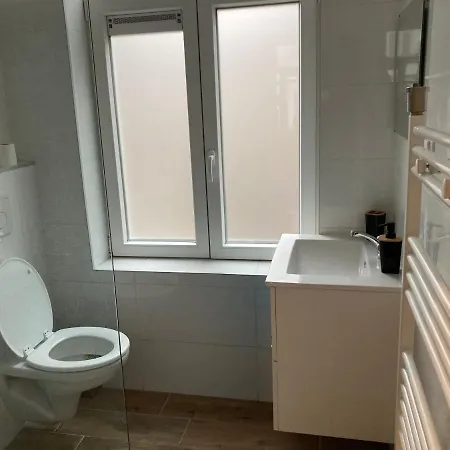 Magnifique Au 2eme Etage, A Proximite De La Gare Du Midi!