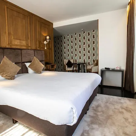 Esperance Hotel 3*
