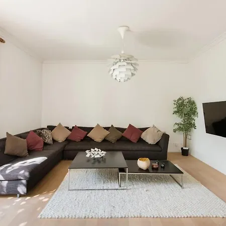 The Pink House בית נופש *