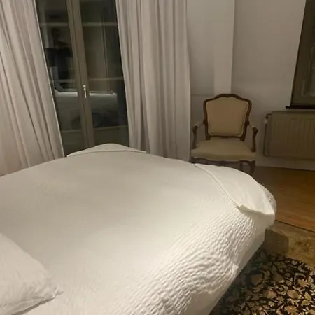 Duplex Dernier Etage Avec Terasse A Deux Pas De La Grand Place בריסל