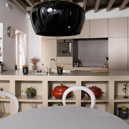 Duplex Dernier Etage Avec Terasse A Deux Pas De La Grand Place * בריסל