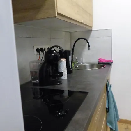 Superbe Au 1er Etage, Proche De La Gare Du Midi *