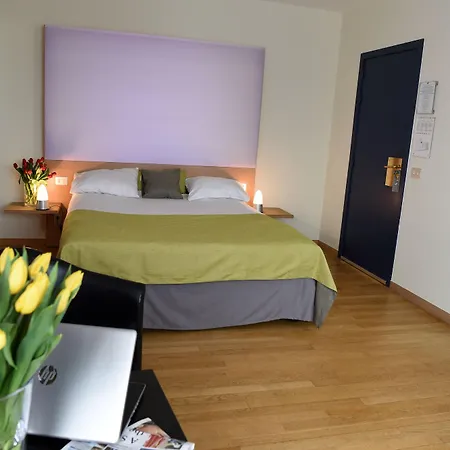 322 Lambermont Hotel