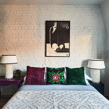 Charming 2-bedroom & Garden Bruxelas