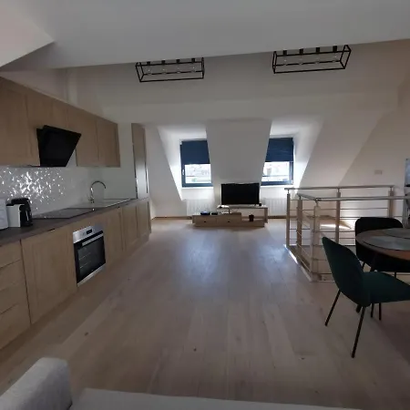 Charming Duplex On The Canal 아파트