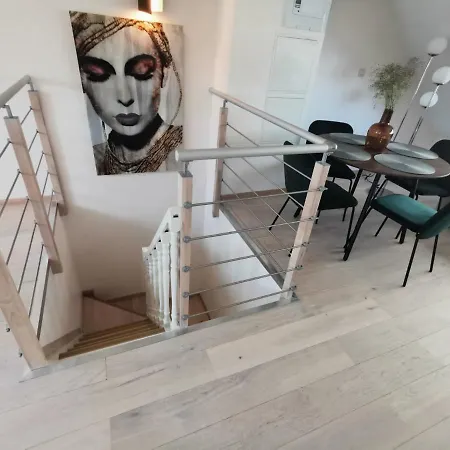 Charming Duplex On The Canal 아파트 브뤼셀