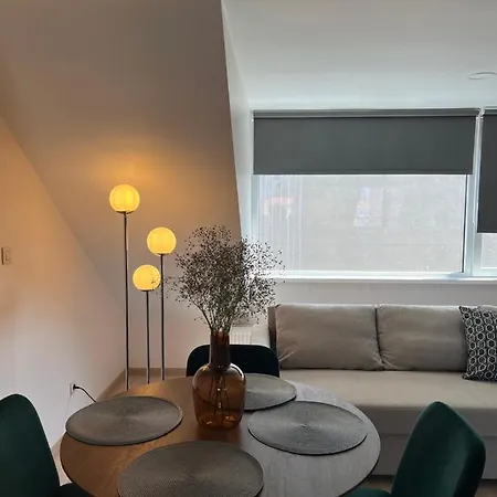 Charming Duplex On The Canal 브뤼셀