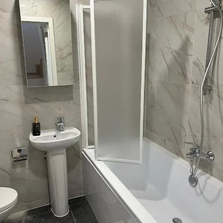 Charming Duplex On The Canal 브뤼셀