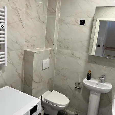 Charming Duplex On The Canal