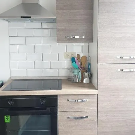 The Bachelor Backpacker Spot * Brüsszel