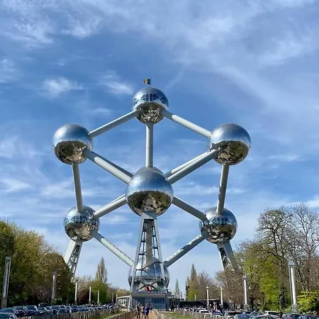 Cinquantenaire Lägenhet *
