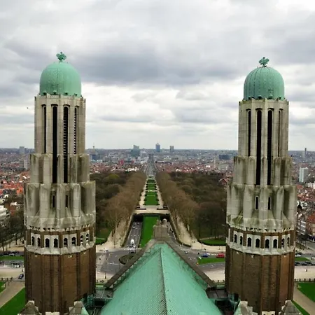 Cinquantenaire Lägenhet *