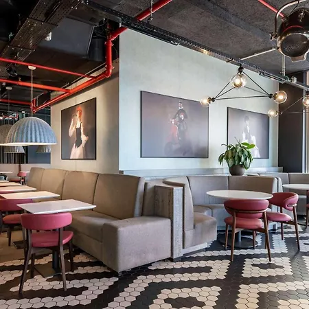 Radisson Red