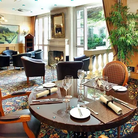 Le Chatelain Hotel