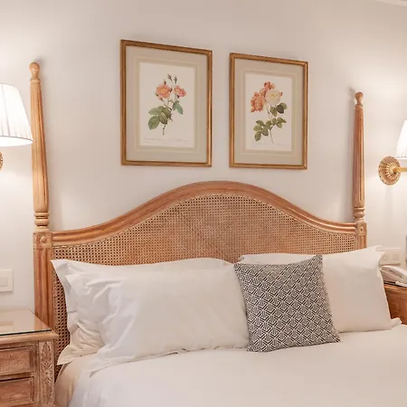 Manos Stephanie Hotel 4*