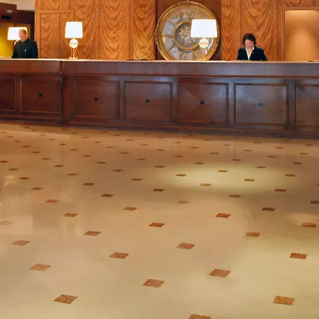 Warwick Grand-place Hotell