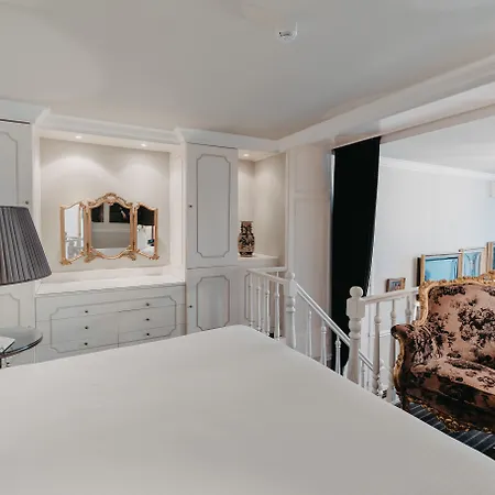 Manos Premier Hotel 4*