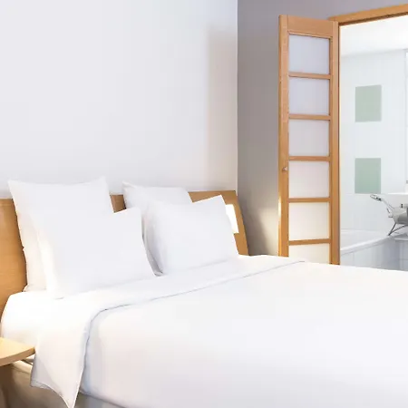 Novotel Brussels Airport מלון 3*