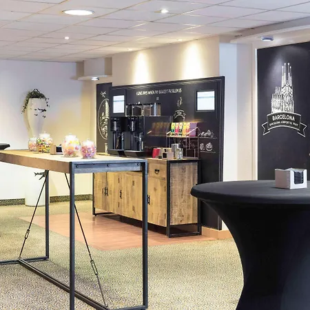 Novotel Brussels Airport מלון דיגם