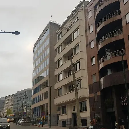 Beautiful 1br/1bar In E.u. District Appartement