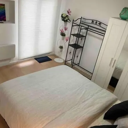 Minimal - Flat Ad Centre *