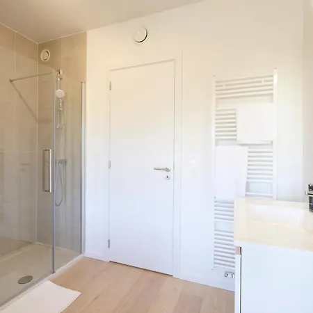 Lumineux 1 Proche Ecole Européenne *