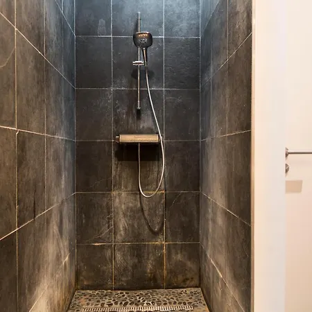 Magnifique Penthouse 3 Chambres Dans Le Quartier Du Canal