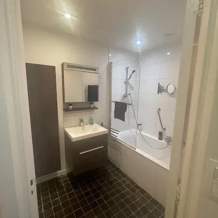 Pansiyon Quartos Privados Em Apartamento Compartilhado Em *