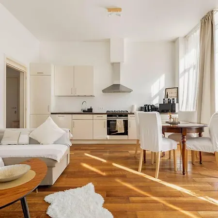 Bel Proche De Gare Du Midi, A Cote Du Centre *