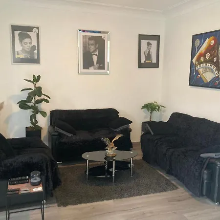 Le Bon Berger Apartment *