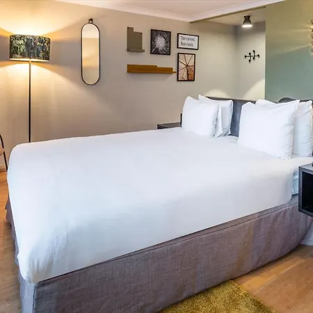 Hotel Brussels Airport By Ihg 4*
