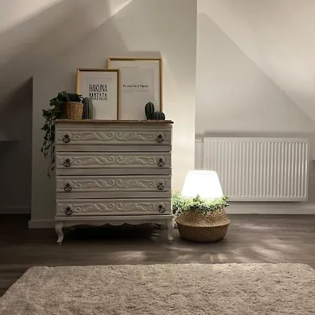 Lovely 2-bedroom Duplex W/ Balcony In Apartament Bruksela