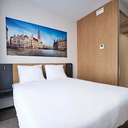 Easyhotel Centre 3*