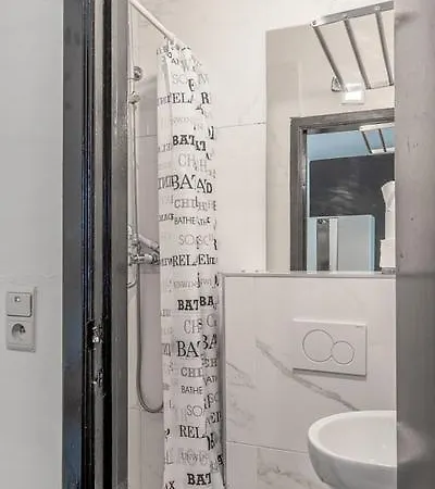 Gare Du Midi 31 דירה