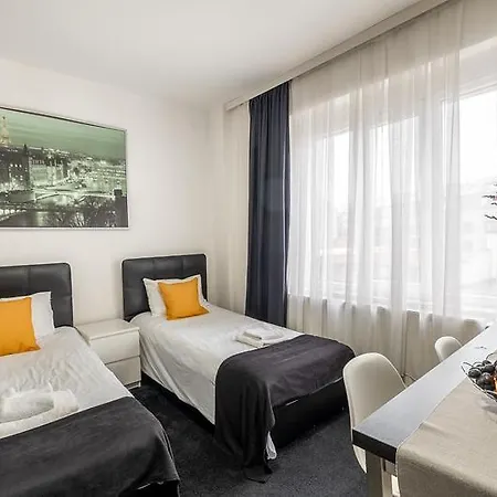 Gare Du Midi 31 דירה *