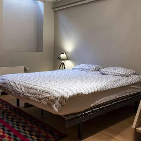 Apartment Chic 3-bedroom For Rent To Professionals In Ixelles
