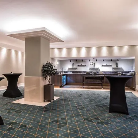 מלון Hilton Grand Place