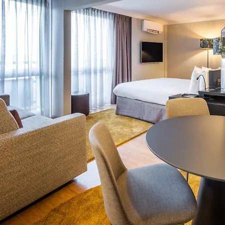 Hotel Brussels Airport By Ihg 4*
