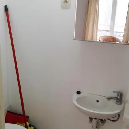 Close To Grand Place For 2