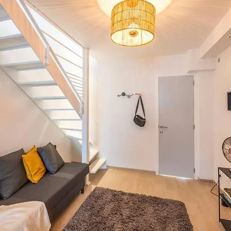 Superb 3 Bedroom & 3 Bathroom Duplex In Centre Lejlighed
