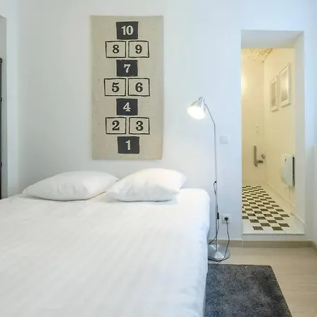Superb 3 Bedroom & 3 Bathroom Duplex In Centre Lejlighed