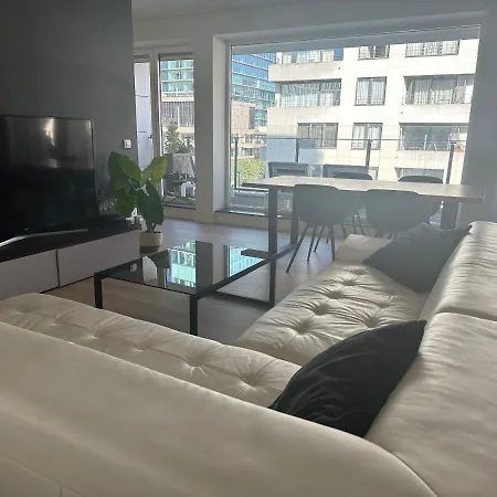 3 Bedroom In Center With Balcony View 아파트