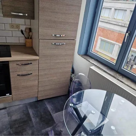 The Bachelor Backpacker Spot Apartman *