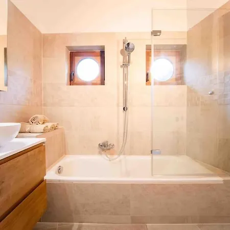 Villa Havre De Paix A :piscine, Sauna, Jacuzzi *