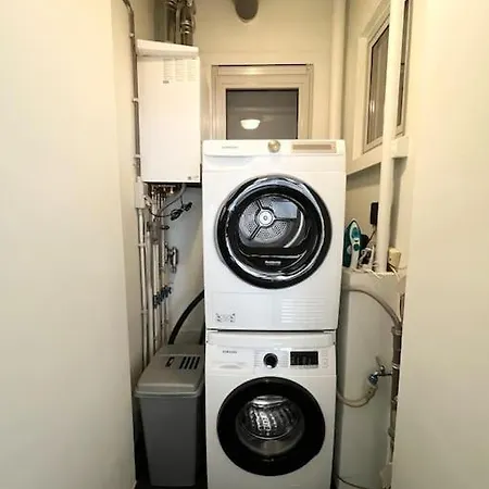 아파트 Amazing Flat-center Of *