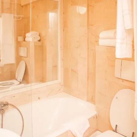 La Bourse Отель